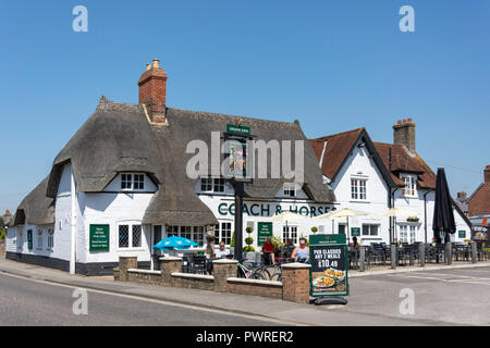 17. jahrhundert Coach & Horses Pub, Poole Road, Ringwood, Dorset, England, Vereinigtes Königreich Stockfoto