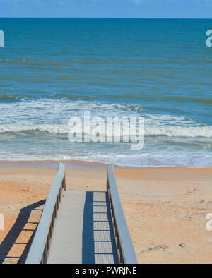 North Beach Laufsteg Zugang an der Santa Cruz Bewahren am Atlantischen Ozean in Florida Stockfoto