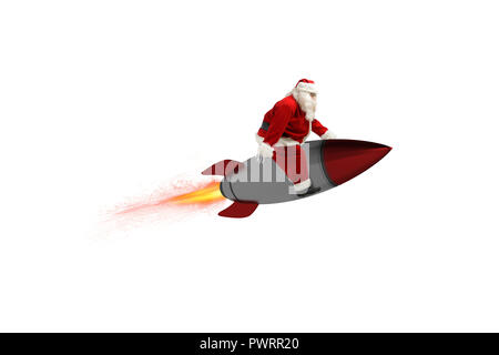 Schnelle Lieferung der Weihnachtsgeschenke. Santa Claus bereit, mit einer Rakete auf weißem Hintergrund zu fliegen Stockfoto