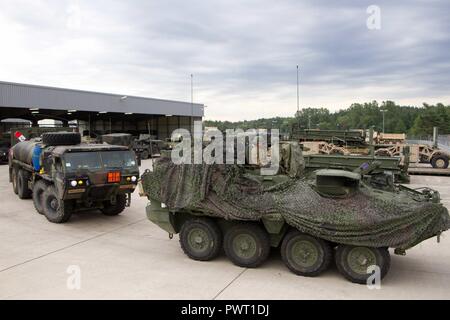 Task Force Pionier, unter dem Kommando von Regimental Ingenieur Squadron, 2d-Cavalry Regiment zog für Sabre Guardian 17 Juni 27, 2017 von Tower Kasernen, Deutschland. Dragoon Guardian, der Name der Bewegung die Task Force beteiligt ist, wird sie von ihrer Heimat Bahnhof nehmen, durch Österreich, Ungarn, Rumänien und Bulgarien. Entlang der Weise, die Soldaten werden in mehreren multinationalen Übungen und gemeinschaftlichen Engagements beteiligen Beziehungen mit ihren Verbündeten und Partner Nationen zu stärken. Sabre Guardian 17 ist die größte Übung in der Region um das Schwarze Meer in diesem Jahr. 20-f Stockfoto