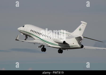 M-CELT, eine Dassault Falcon 7X durch den irischen Geschäftsmann und Finanzier Dermot Desmond, am Internationalen Flughafen Prestwick, Ayrshire, Schottland im Besitz Stockfoto