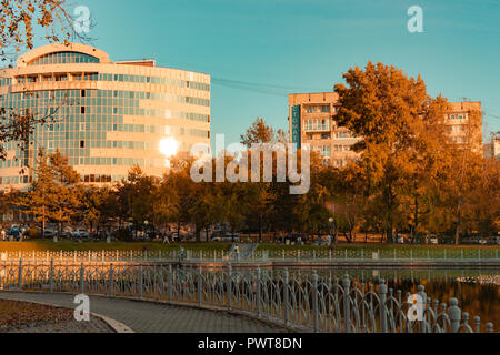 Chabarowsk, Russland - 27.September 2018: Städtische Teiche im Herbst Stockfoto