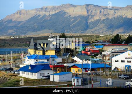 Blick auf die Stadt, Golf Almante Montt, Puerto Natales, Provinz Última Esperanza, Chile Stockfoto