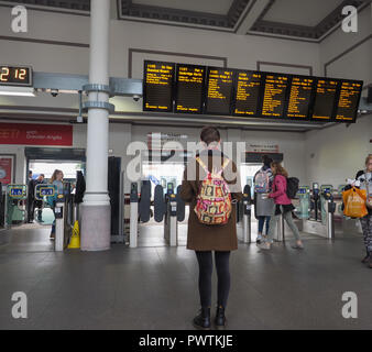 CAMBRIDGE, UK - ca. Oktober 2018: Bahnhof Cambridge Stockfoto