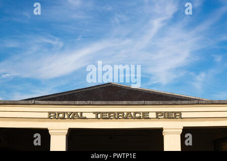 Eingang zu den königlichen Terrasse Pier, Gravesend. Stockfoto