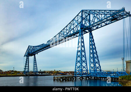 Middlesbrough Transportvorrichtung-Brücke von Port Clarence am nördlichen Ufer des Flusses Tees Stockfoto