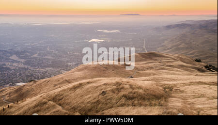 Silicon Valley Sunset während Kalifornien Dürre. Stockfoto