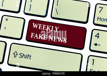 Text Zeichen zeigt Wöchentlich gefälschte Nachrichten. Konzeptionelle Foto ungenau, SENSATIONALISTIC Bericht, der erstellt wird, zu gewinnen. Stockfoto