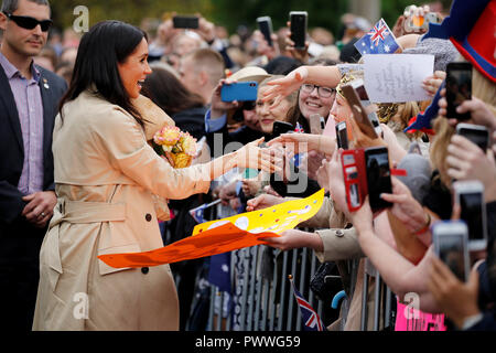 Die Herzogin von Sussex trifft auf Mitglieder der Öffentlichkeit an der Royal Botanic Gardens in Melbourne am dritten Tag des königlichen Paar Besuch in Australien. Stockfoto