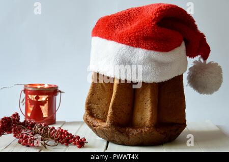 Bald ist Weihnachten, Weihnachten Objekte und Pandoro Stockfoto