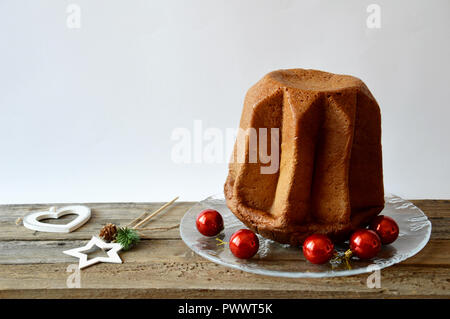 Bald ist Weihnachten, Weihnachten Objekte und Pandoro Stockfoto