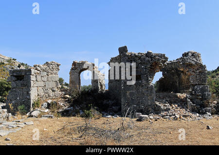 Reste der römischen Bäder in der antiken Stadt Dodurga Sidyma antike Stadt (Dorf) in Lykien, Türkei. Die Seite hat auch einige sehr gut erhaltene und ungewöhnliche Lykischen Gräber aus römischer und byzantinischer Zeit. Stockfoto