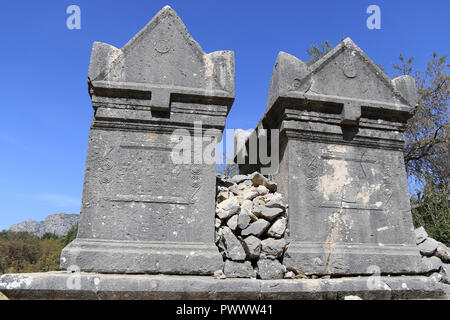 Sidyma antike Stadt (Dodurga Dorf) in Lykien, Türkei. Die Website hat einige sehr gut erhaltene und ungewöhnliche Lykischen Gräber aus römischer und byzantinischer Zeit. Stockfoto