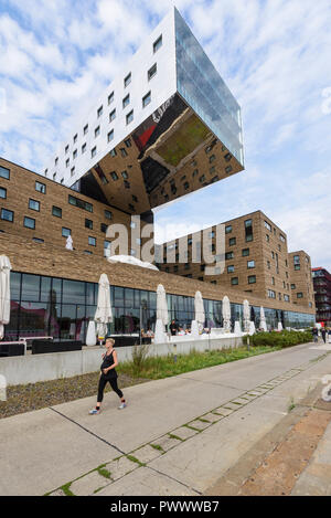 Berlin. Deutschland. Nhow Hotel, Osthafen (Osthafen) mit Blick auf die Spree. Tchoban Voss Architekten, 2010. Stockfoto