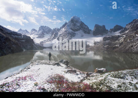 Mann gegen Natur Stockfoto