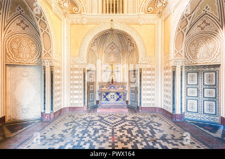 Innenansicht des verlassenen Sammezzano Schloss in Florenz, Toskana, Italien. Stockfoto