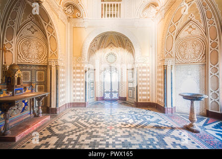 Innenansicht des verlassenen Sammezzano Schloss in Florenz, Toskana, Italien. Stockfoto