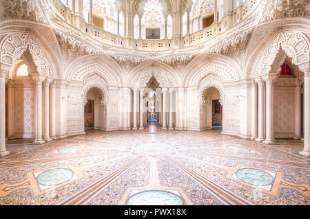 Innenansicht des verlassenen Sammezzano Schloss in Florenz, Toskana, Italien. Stockfoto