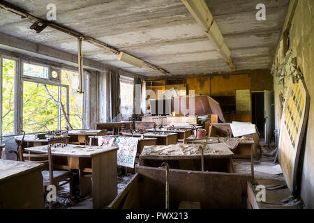 Innenansicht eines Musik Unterricht in einer verlassenen Schule in Tschernobyl, Ukraine. Stockfoto