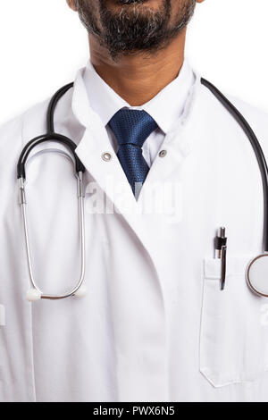 Medizinische Instrumente close-up auf weißem Hintergrund mit Arzt oder Sanitäter in Scrubs isoliert Stockfoto