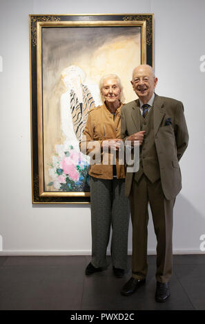 Französische Fauvist Künstler André Brasilier, Alter 90, nahmen an der Eröffnung seiner Ausstellung der letzten Werke in der Oper Gallery in London, begleitet von h Stockfoto