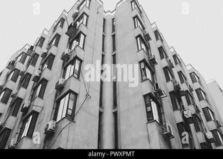 Gebäude in Athen Griechenland, Schönheit der Architekturfotografie Windows, Linien und Symmetrie, die in der Stadt Athen Stockfoto