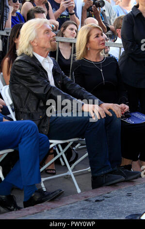 Los Angeles, USA. 16 Okt, 2018. Sir Richard Branson mit Frau Joan Templeman an der Zeremonie Award, einen Stern zu Richard Branson auf dem Hollywood Walk of Fame. Los Angeles, 16.10.2018 | Verwendung der weltweiten Kredit: dpa/Alamy leben Nachrichten Stockfoto