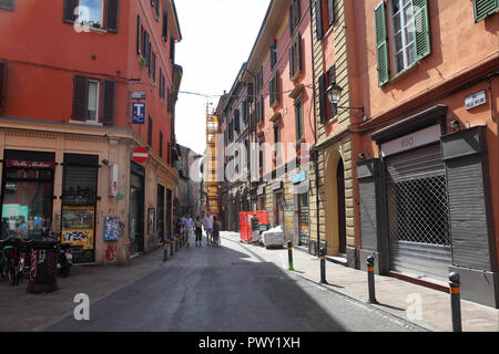 02.06.2018, Italien, Bologna: Blick auf die Via delle Moline in Bologna im Zentrum von Bologna. Foto: Daniel Gammert/dpa-Zentralbild/zb | Verwendung weltweit Stockfoto