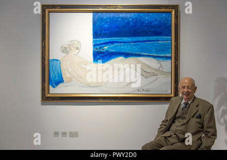 Opera Gallery, New Bond Street, London, UK. 18. Oktober, 2018. 90 Jahre alten französischen fauvist Künstler André Brasilier besucht die Eröffnung einer Retrospektive seiner Arbeit, begleitet von seiner Frau und Muse, Chantal. Brasilier war der erste Künstler, den Prix de Rome zu gewinnen, war er sehr bewundert von Marc Chagall, und er zählte, Jacqueline Roque als einer seiner guten Freunde. Allerdings, so wie Leon Kossoff Brasilier hat immer eine niedrige Profil gehalten. Bild: Brasilier, Sitz, vor seinem Werk La nuit, 2018. Credit: Malcolm Park/Alamy Leben Nachrichten. Stockfoto