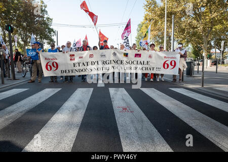 Lyon, Frankreich, 18. Oktober Rentner protestieren wieder, die die französische Regierung plant, die Renten- und Sozialsystem zu reformieren. die Demonstranten mit einem Banner Credit: FRANCK CHAPOLARD/Alamy leben Nachrichten Stockfoto