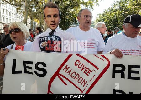 Lyon, Frankreich, 18. Oktober Rentner protestieren wieder, die die französische Regierung plant, die Renten- und Sozialsystem zu reformieren. Zeichen mit Inschriften Credit: FRANCK CHAPOLARD/Alamy leben Nachrichten Stockfoto