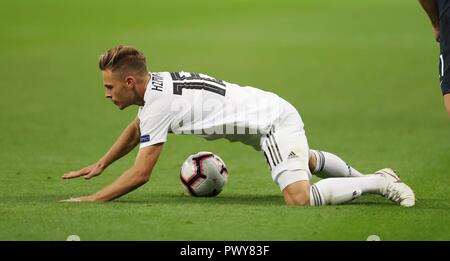 Paris, Frankreich. 16 Okt, 2018. firo: 16.10.2018, Fußball, Nationalmannschaft, Landerspiel: Saison 2018/2019, Nationen Liga Frankreich, Frankreich - Deutschland, Deutschland Joshua Kimmich am Boden | Verwendung der weltweiten Kredit: dpa/Alamy leben Nachrichten Stockfoto