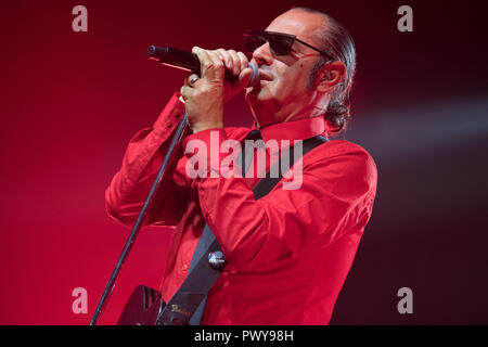 Padua, Italien. Okt, 2018 18. Luca Carboni Live Sputnik Tour 2018 Gran Teatro Geox Padova Credit: Unabhängige Fotoagentur/Alamy leben Nachrichten Stockfoto