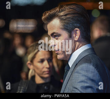 London, Großbritannien. 17 Okt, 2018. Chris Pine besucht die Outlaw King' Premiere am BFI London Film Festival. Credit: Gary Mitchell/SOPA Images/ZUMA Draht/Alamy leben Nachrichten Stockfoto