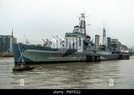 Den Zweiten Weltkrieg Leichter Kreuzer HMS Belfast ein schwimmendes Museum Günstig in der Themse in der Nähe der Tower Bridge London England United Kingdom UK Stockfoto