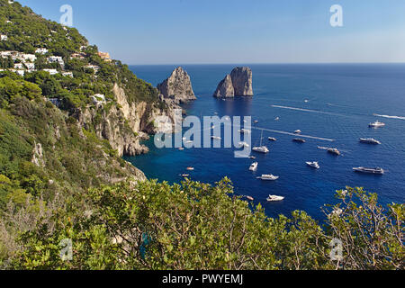 Blick auf die Boote von der Oberseite des Capri Sessellift Stockfoto