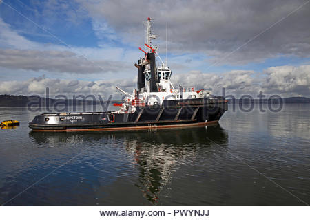 Ansicht der Tugboat Hopetoun im Firth von weiter günstig, in der Nähe von Edinburgh, Schottland Stockfoto