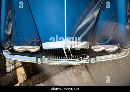 Rackeve, Ungarn - September 08, 2018: vintage Rolls-Royce Oldtimer Auto auf einem Parkplatz von oben während einer Hochzeit. Rolls-Royce-Klasse Stockfoto