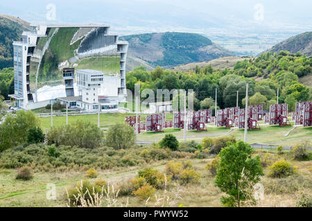 Odeillo, Font Romeu, Sonnenofen, Solar, Strom, Energie, Generation, riesige, Sonnenkollektoren, Spiegel, konvergierende, Sonne, Sonnenlicht, Pyrénées-orientales, Süden, von, Frankreich, Stockfoto