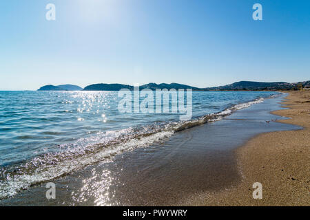 Die faszinierenden und fröhlichen Farben der Natur um uns herum, Athen, Griechenland Stockfoto