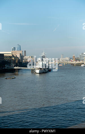 Die Royal Navy WWII Leichter Kreuzer HMS Belfast günstig in der Themse in der Nähe von Southwark London England United Kingdom UK Stockfoto