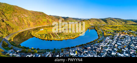 Blick auf die Mosel Schleife an Bremm in Deutschland Stockfoto