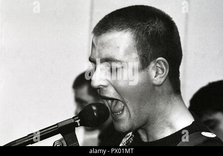 Sean Dickson von Indie Pop Band The Soup Dragons am George und Dragon Pub, Bedford, 1986. Stockfoto