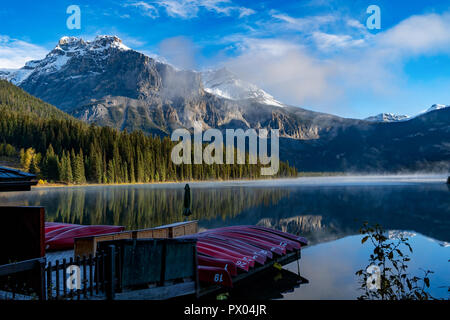 Früh morgens am Emerald Lake, Yoho National Park, British Columbia, Kanada Stockfoto