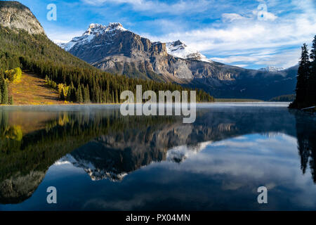 Früh morgens am Emerald Lake, Yoho National Park, British Columbia, Kanada Stockfoto