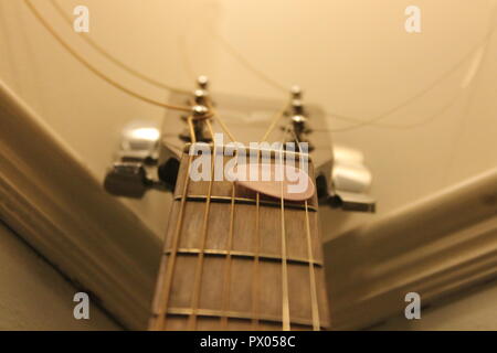 Nahaufnahme der akustischen Gitarre Stockfoto