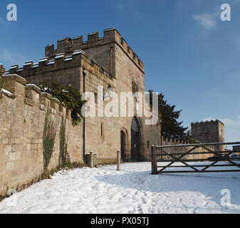 Winter Blick von Ripley Castle in North Yorkshire nach über Nacht Schnee Stockfoto