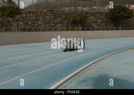 Behinderte Athleten Racing im Rollstuhl Stockfoto