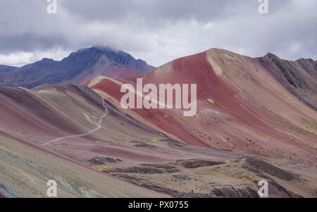 VINICUNCA oder Rainbow Mountain - CUSCO - PERU Stockfoto