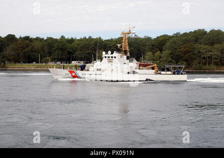 United States Coast Guard Cutter Tybee in der Cape Cod Canal, Massachusetts, USA Stockfoto